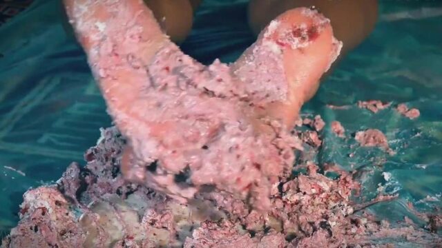 Nada Cake self foot worship