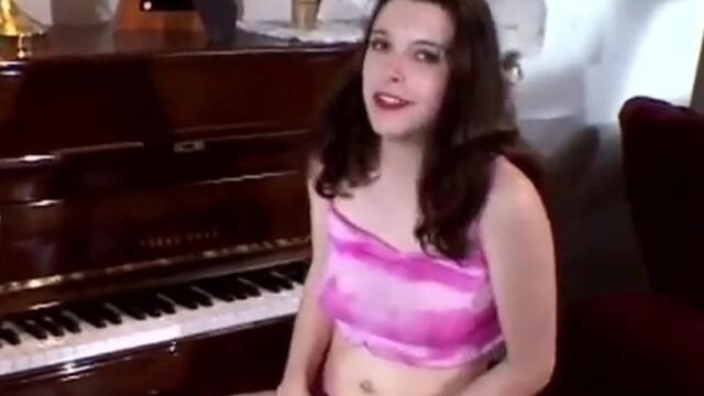 Piano Pussy Play