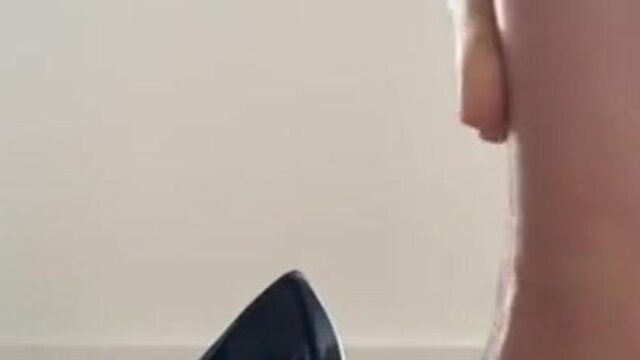 Sexy woman wants you to cum as teasing you with her beautiful feet in heels